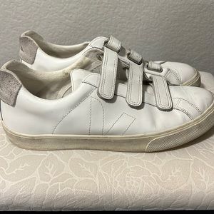 Veja tri strap sneakers